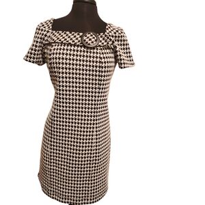 Chic Houndstooth Mini Dress
